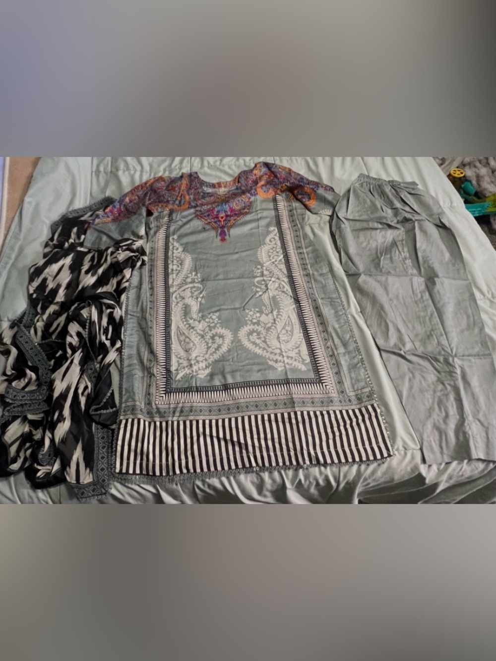 Embroidered Necklight Gray Paisley Lawn Tunic Set